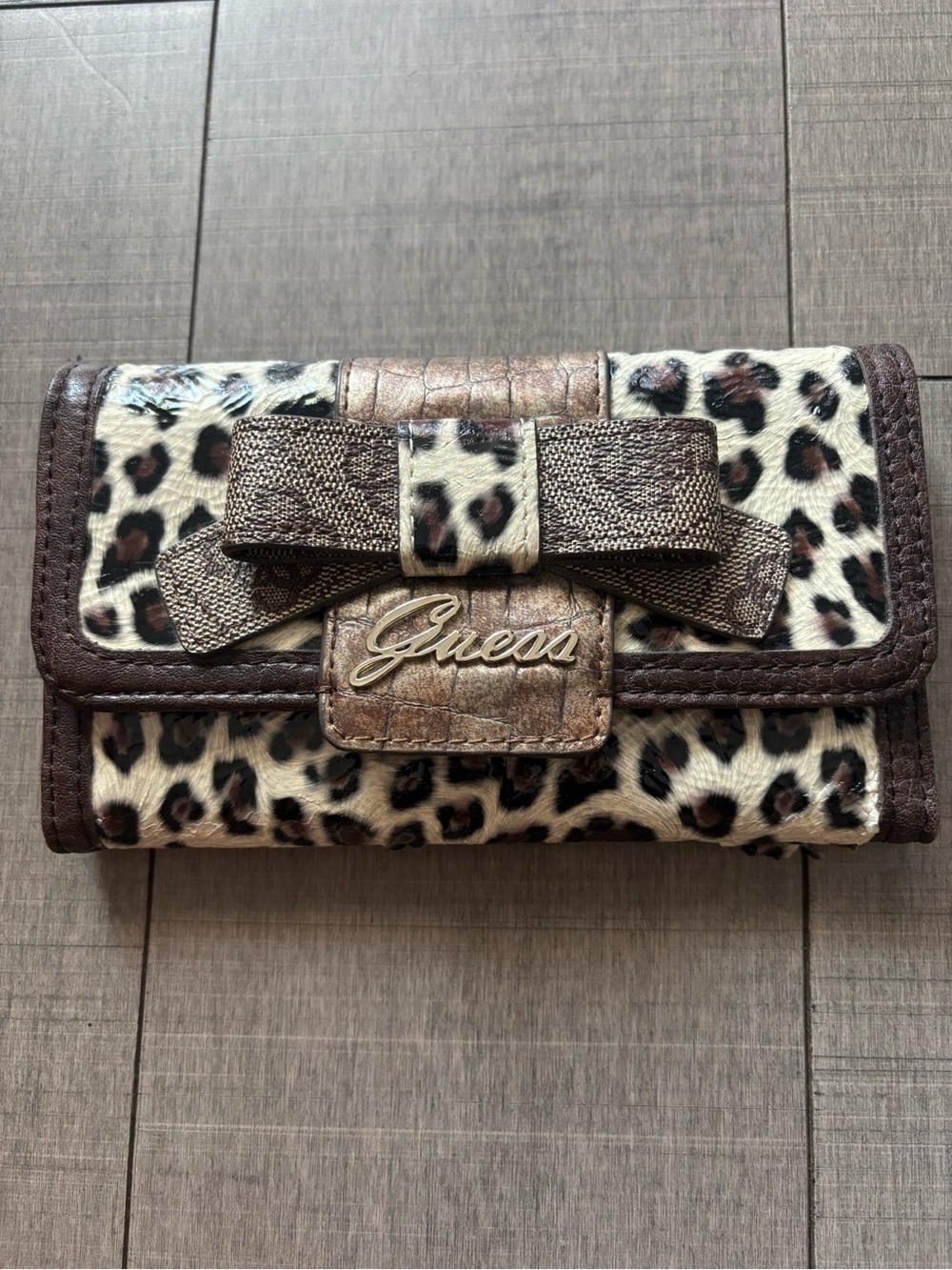 ⭐️3/$20⭐️Guess Y2K Leopard Print Bow Wallet